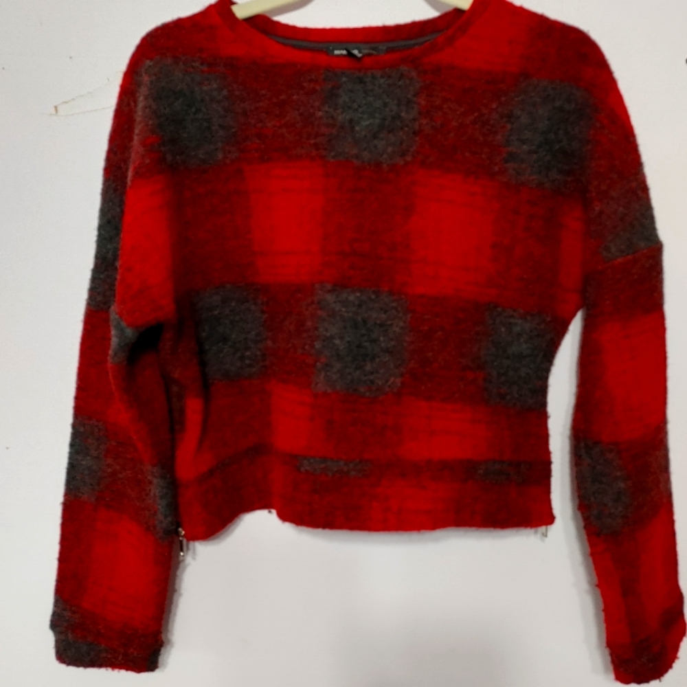 Sweater - Picture 1 of 3
